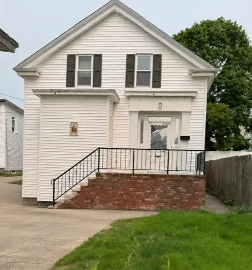 58 Forest St, Fall River, MA 02721
