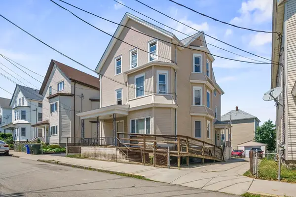 82 Snell St, Fall River, MA 02721
