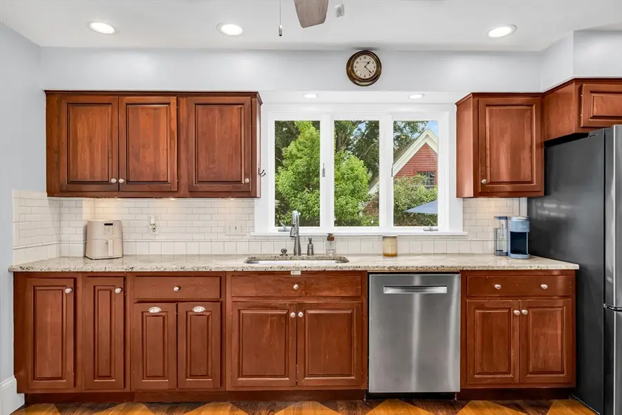 10 Essex St, Amesbury, MA 01913 - #2