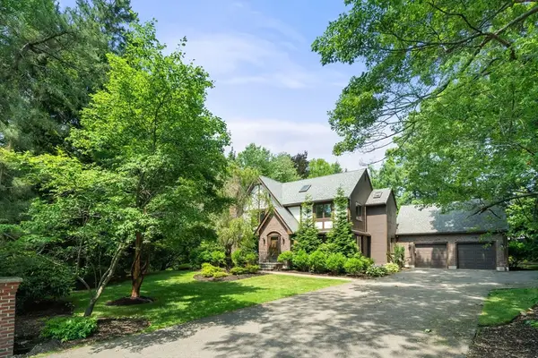 75 Hammond Pond Parkway, Brookline, MA 02467