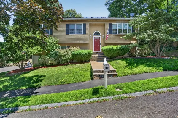 65 Phaeton Rock Rd, Lynn, MA 01904