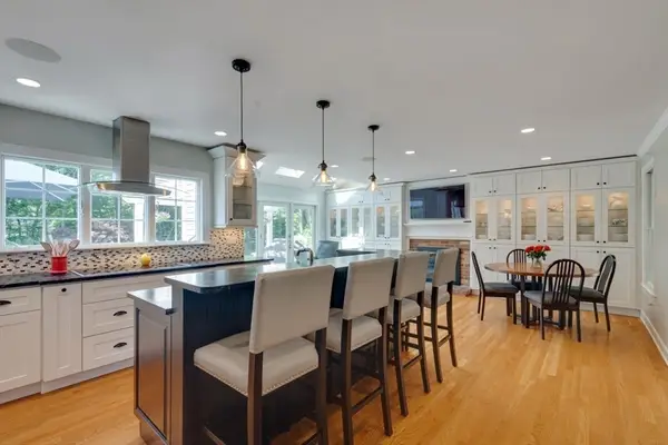 37 Spruce Rd, North Reading, MA 01864