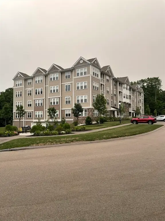 4402 Pennington Dr #4402, Walpole, MA 02081