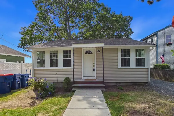 6 Pinehurst Dr, Wareham, MA 02571