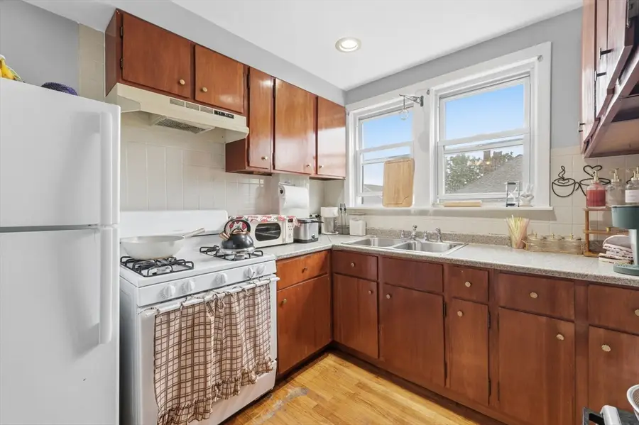 37 Eaton St, Fall River, MA 02723 - #3