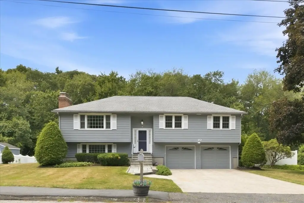 10 Wildwood Dr, Medfield, MA 02052 - #1
