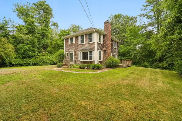 26 Foster Street, Mattapoisett, MA 02739