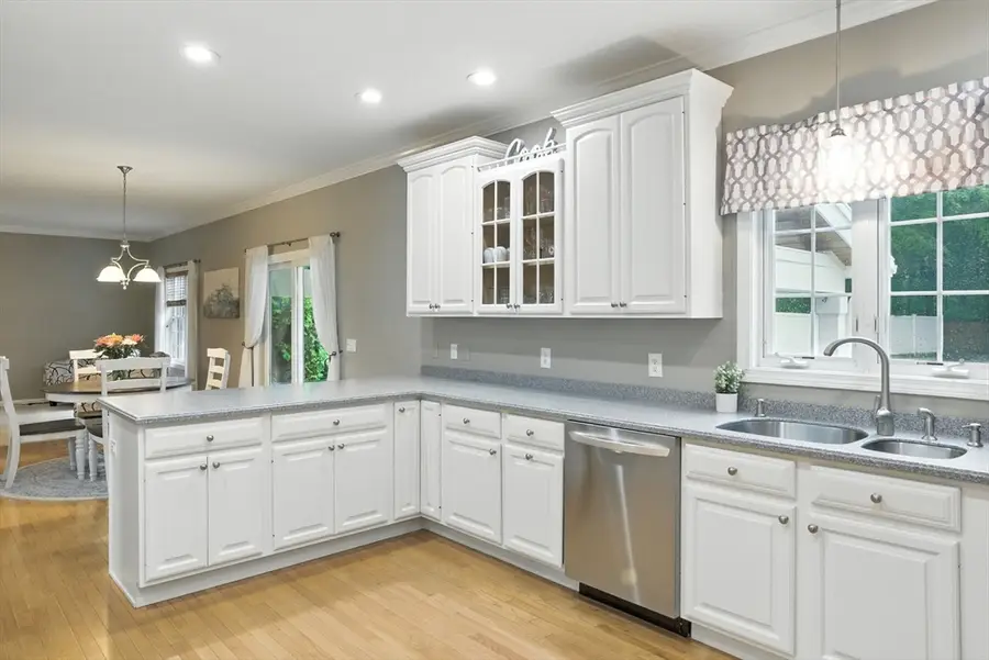 5 Peach Tree Dr, Sutton, MA 01590 - #2