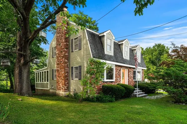 89 W Meadow Rd, Lowell, MA 01854
