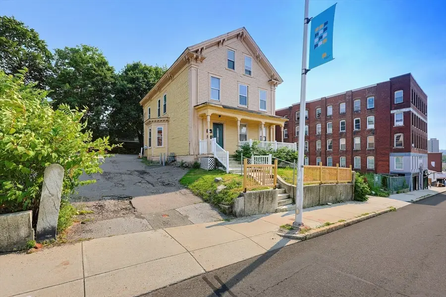 230 Pleasant St, Worcester, MA 01609 - #2