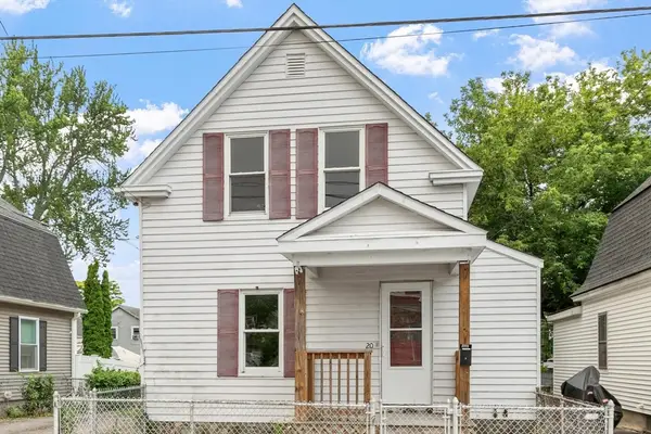 20 Carolyn St, Lowell, MA 01850