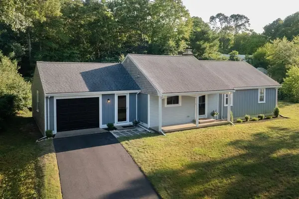 6 Hilltop Dr, Bourne, MA 02561