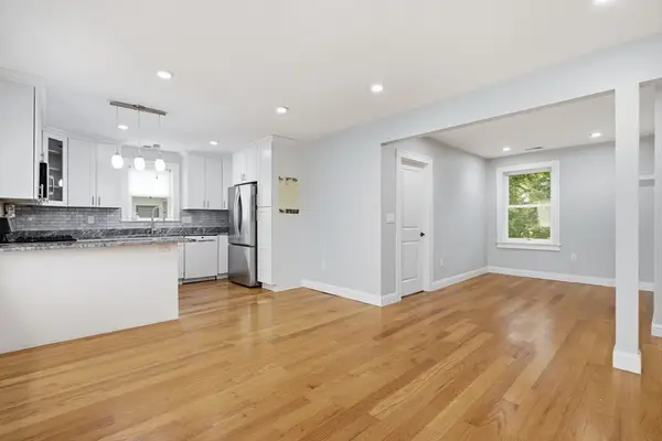 28 Beecher Pl #B, Newton, MA 02459