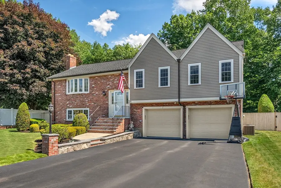 34 Judith Cir, Dedham, MA 02026 - #2