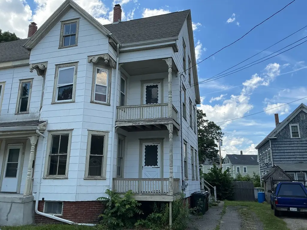 13 Pearl St, Amesbury, MA 01913 - #1