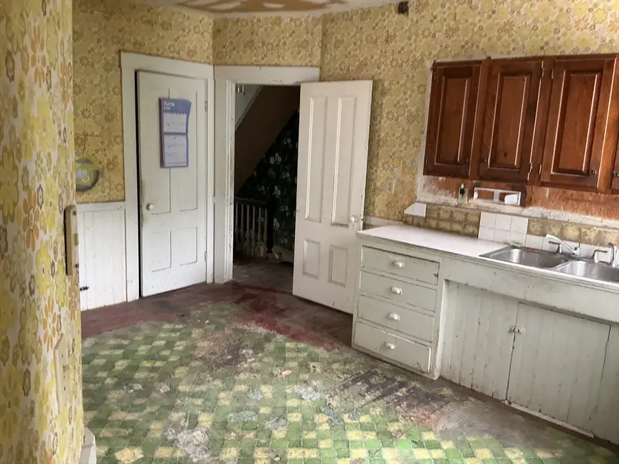 13 Pearl St, Amesbury, MA 01913 - #2