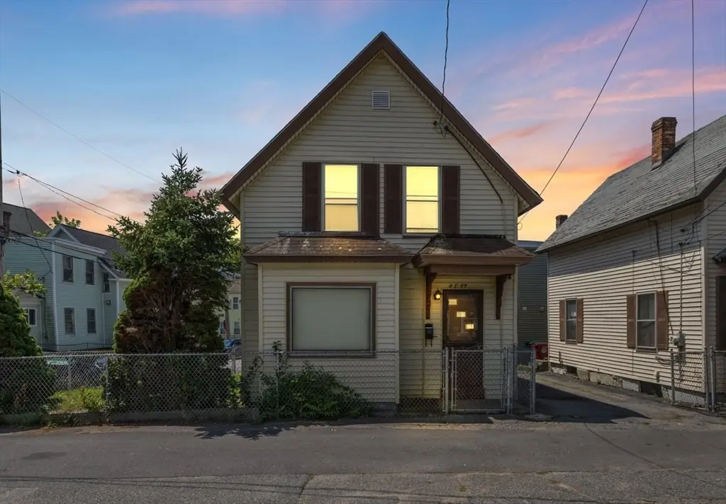4 L St, Lowell, MA 01850 - #1
