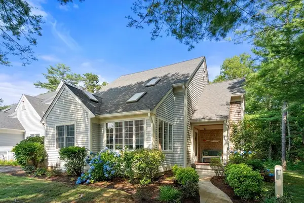 80 Gold Leaf Ln #80, Mashpee, MA 02649