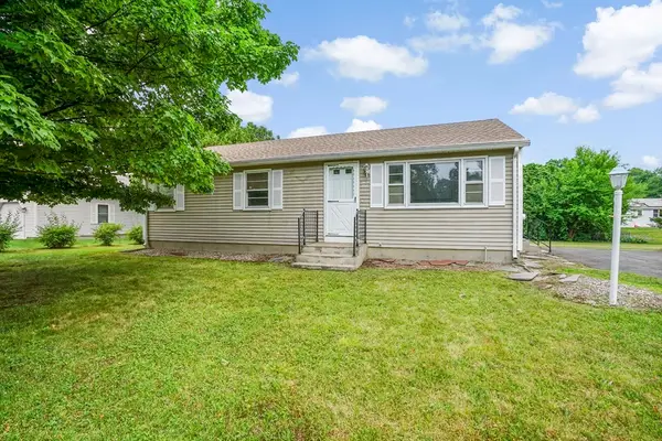 31 Kellogg Ave, Agawam, MA 01030