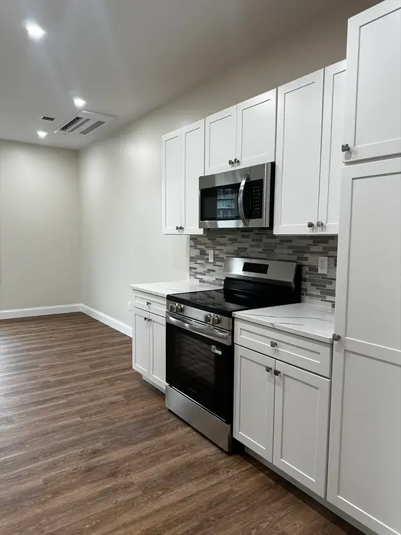 408 Suffolk St, Lowell, MA 01854 - #3