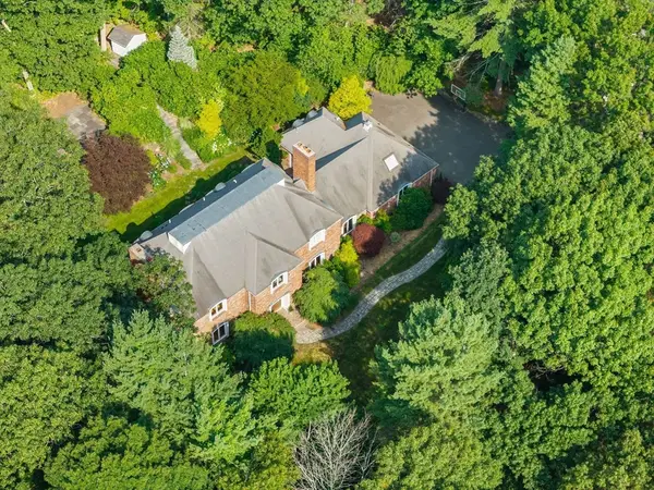 11 Fox Run Rd, Dover, MA 02030