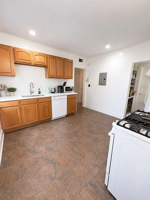 83 Francis St #5, Brookline, MA 02446 - #3