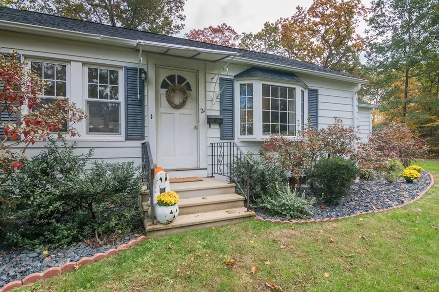 21 Gates Ave, East Longmeadow, MA 01028 - #2