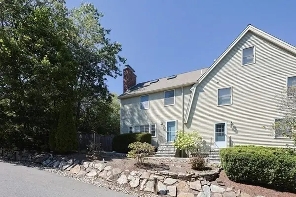 26 Pleasant St #B, Wellesley, MA 02482