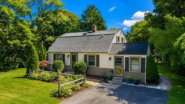 39 Harkins St, Clinton, MA 01510