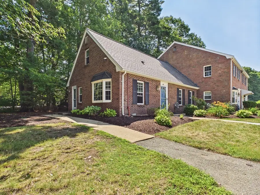 205 Erin Rd #205, Stoughton, MA 02072 - #2