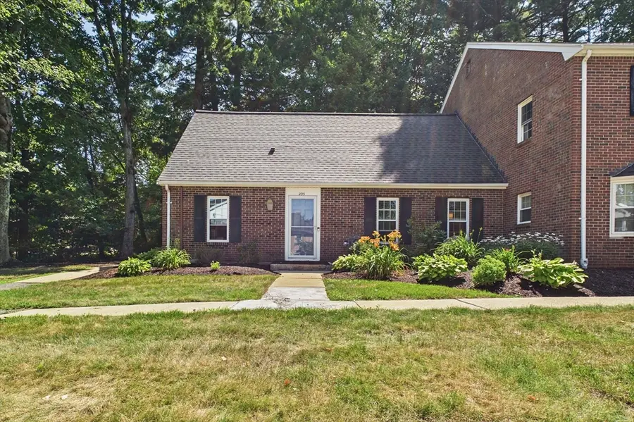 205 Erin Rd #205, Stoughton, MA 02072 - #3