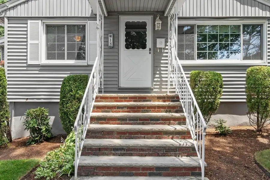 18 Quebec Ct, Lynn, MA 01905 - #2