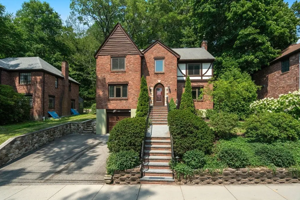 142 Beverly Rd., Chestnut Hill, MA 02467 - #1