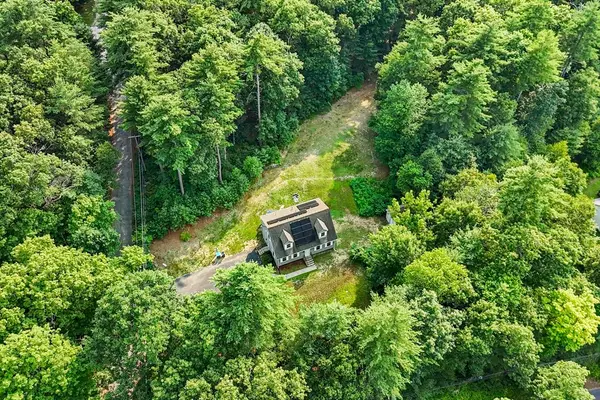 1 Lakeshore Dr, Monson, MA 01057