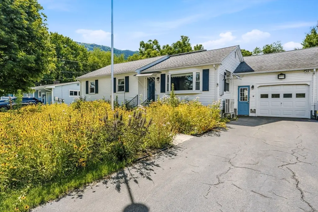 8 Richardson Cir, Easthampton, MA 01027 - #1