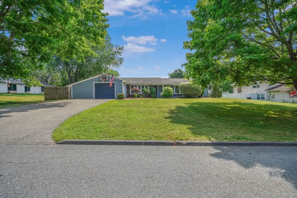 10 Topaz Ln, Dartmouth, MA 02747 - #1