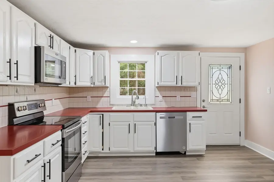 18 Fuller Ave, Lancaster, MA 01523 - #3