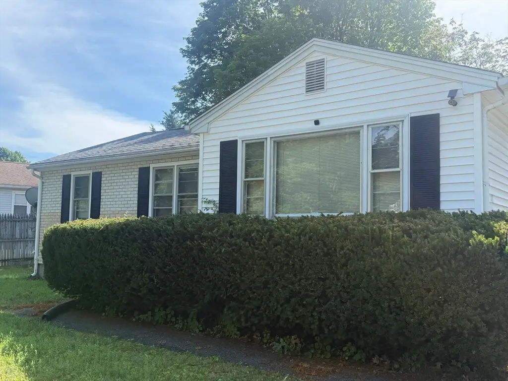 74 Leatherleaf Dr, Springfield, MA 01109 - #1