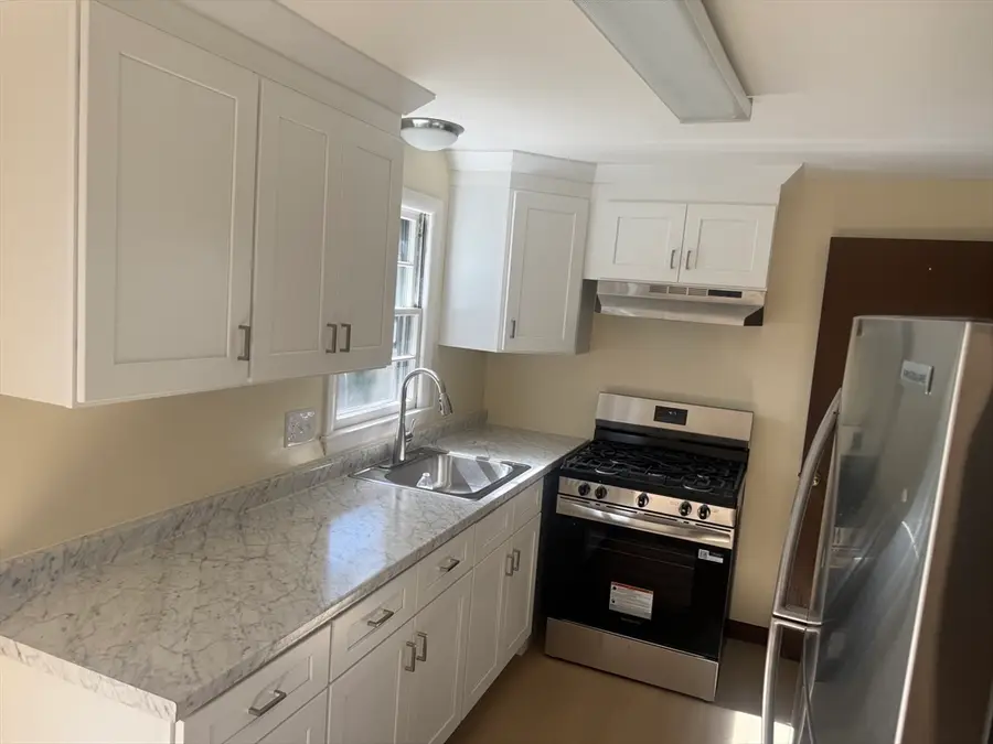 74 Leatherleaf Dr, Springfield, MA 01109 - #2