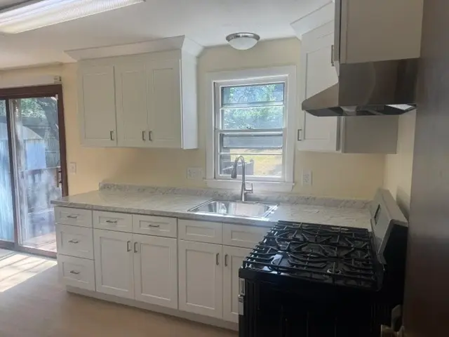 74 Leatherleaf Dr, Springfield, MA 01109 - #3
