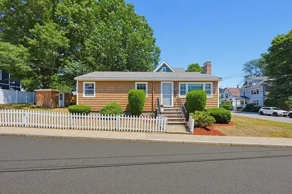 10 Meyer St, Boston, MA 02131