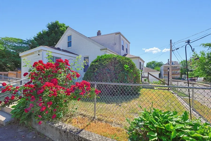 16 Lakeview St, Blackstone, MA 01504 - #3