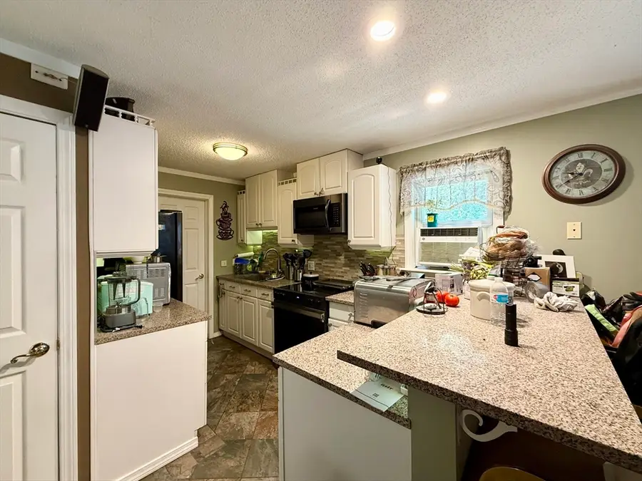 66 Barrison St, Springfield, MA 01109 - #3