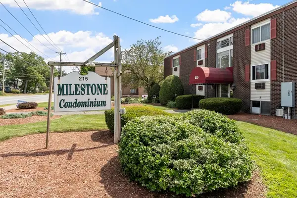 215 Chelmsford St #4, Chelmsford, MA 01824