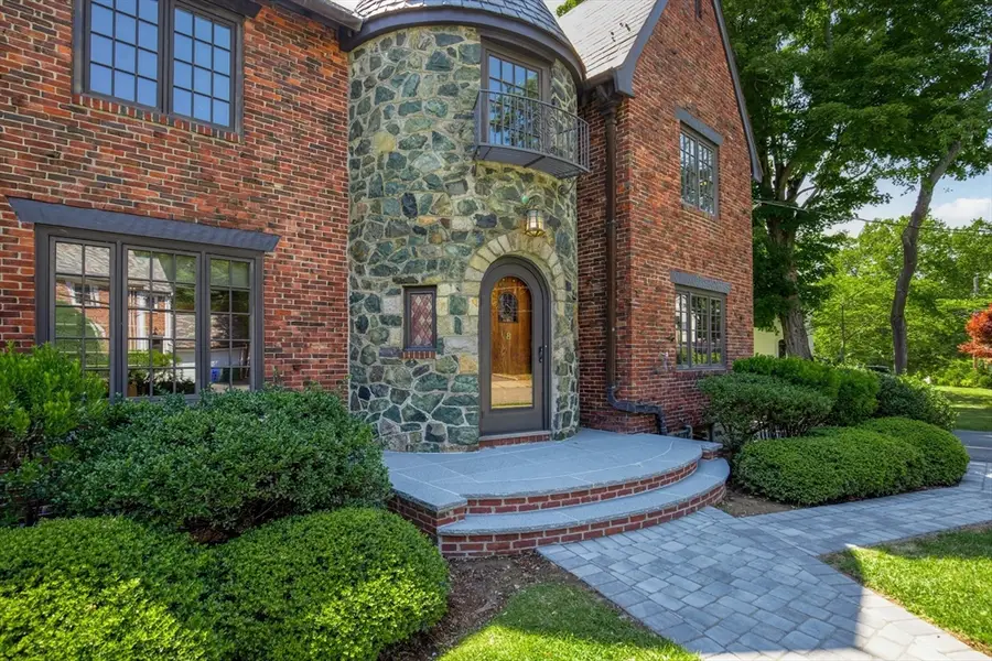 8 Bruce Ln, Newton, MA 02458 - #2