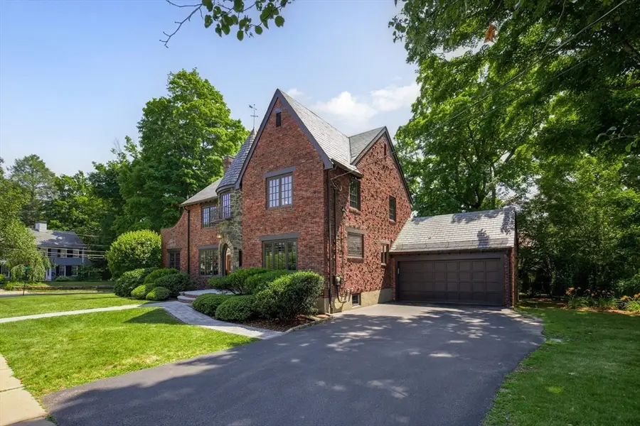 8 Bruce Ln, Newton, MA 02458 - #3