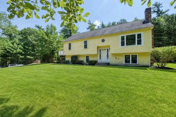 6 Daniel Dr, Middleboro, MA 02346