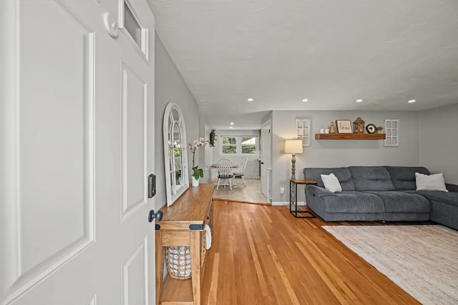 19 Magnolia St, Saugus, MA 01906 - #3