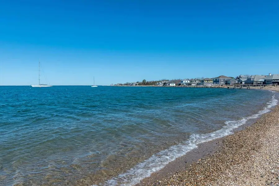 28 Beach Rd, Oak Bluffs, MA 02557 - #3