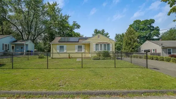 128 W Canton Cir, Springfield, MA 01104